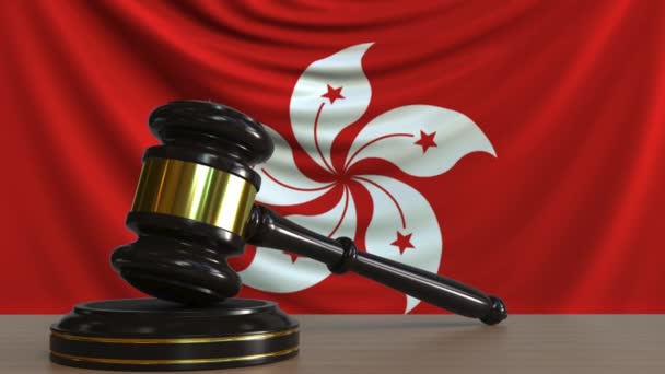 Σφυρί δικαστές και μπλοκ κατά τη σημαία του Χονγκ Κονγκ. Δικαστήριο εννοιολογική κινούμενα σχέδια — Αρχείο Βίντεο