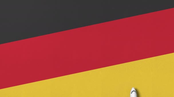 Avión comercial en la bandera de Alemania. Animación 3D conceptual relacionada con el turismo — Vídeo de stock