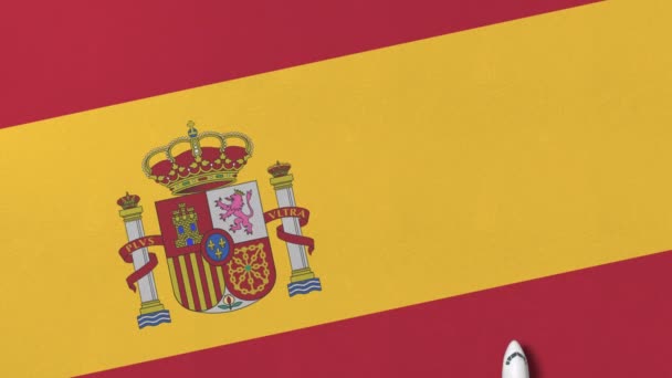 Commerciële vliegtuig op de vlag van Spanje. Reis verwante conceptuele 3d animatie — Stockvideo