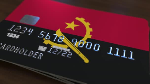 Plastic bankkaart met vlag van Angola. Angolese nationale bankwezen gerelateerde animatie — Stockvideo