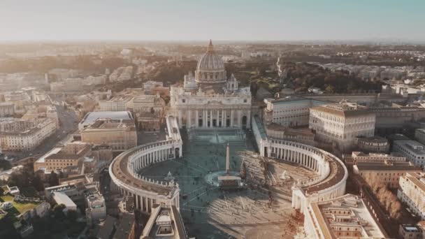 Stabilire la ripresa aerea della Città del Vaticano. Piazza San Pietro affollata — Video Stock