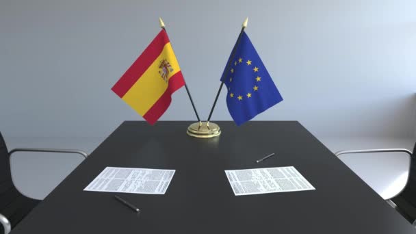 Flaggen Spaniens und der Europäischen Union und Papiere auf dem Tisch. Verhandlungen und die Unterzeichnung eines internationalen Abkommens. konzeptionelle 3D-Animation — Stockvideo