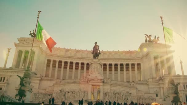 Řím, Itálie – 31. prosince 2018. Slavný Vittorio Emanuele Ii pomník nebo sklářského della Patria na náměstí Piazza Venezia — Stock video