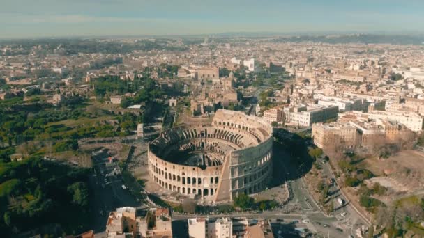 Вид с воздуха на Колизей или амфитеатр Колизея в Риме, Италия — стоковое видео