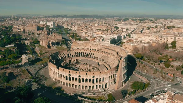 Flyg runt Colosseum i Rom, Italien — Stockfoto