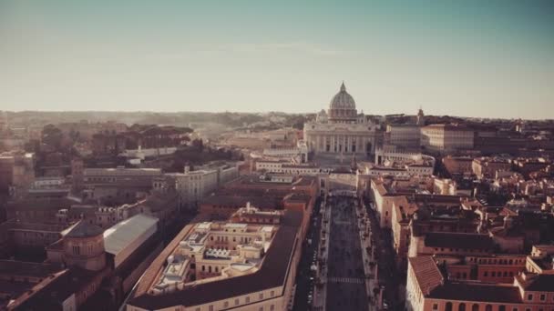 Aerial shot of Vatican City and crowded Via della Conciliazione in Rome, Italy — Stock Video