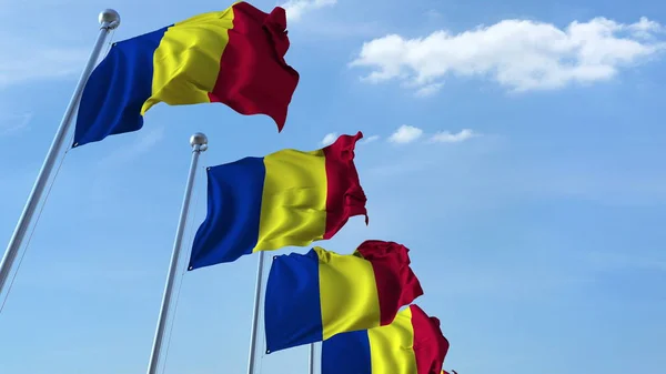 Fila de banderas ondeantes de Rumania cielo azul agaísta, representación 3D — Foto de Stock