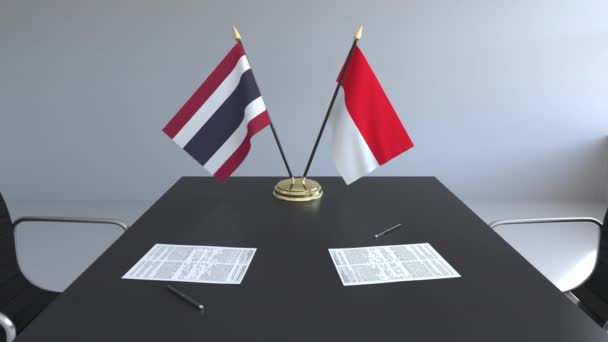 Bayraklar, Tayland ve Endonezya ve kağıtları masaya. Müzakereler ve uluslararası bir anlaşma imzalama. Kavramsal 3d animasyon — Stok video