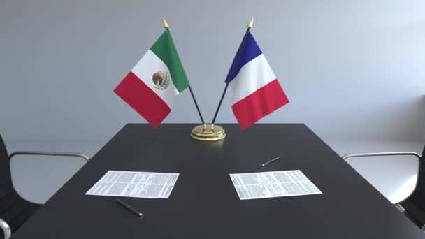 Drapeaux du Mexique et de la France et papiers sur la table. Négociations et signature d'un accord international. Animation 3D conceptuelle — Video