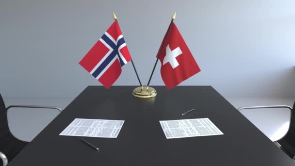 Σημαίες της Νορβηγίας και της Ελβετίας και της χαρτιά στο τραπέζι. Οι διαπραγματεύσεις και η υπογραφή μιας διεθνούς συμφωνίας. Εννοιολογική 3d animation — Αρχείο Βίντεο