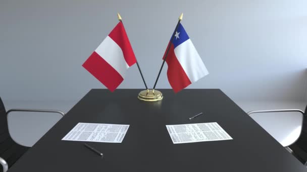 Σημαίες του Περού και της Χιλής και της χαρτιά στο τραπέζι. Οι διαπραγματεύσεις και η υπογραφή μιας διεθνούς συμφωνίας. Εννοιολογική 3d animation — Αρχείο Βίντεο