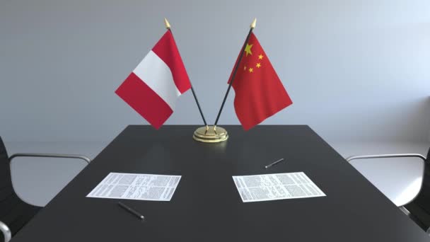 Drapeaux du Pérou et de la Chine et papiers sur la table. Négociations et signature d'un accord international. Animation 3D conceptuelle — Video