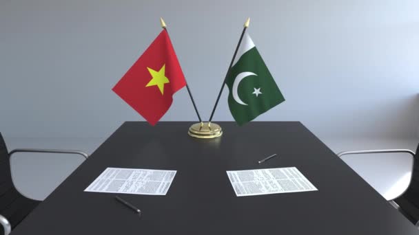 Drapelele Vietnamului şi Pakistanului şi hârtiile de pe masă. Negocieri și semnarea unui acord internațional. Animație 3D conceptuală — Videoclip de stoc