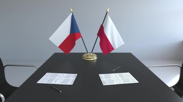 Banderas de la República Checa y Polonia y documentos sobre la mesa. Negociaciones y firma de un acuerdo internacional. Animación 3D conceptual — Vídeos de Stock