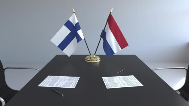 Bendera Dan Kertas Atas Meja Negosiasi Dan Menandatangani Kontrak Konseptual — Stok Video