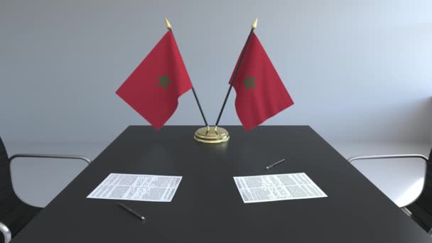 Bandiere del Marocco e documenti sul tavolo. Negoziati e firma di un accordo. Animazione 3D concettuale — Video Stock