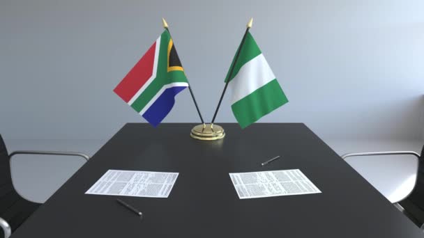 Drapeaux de l'Afrique du Sud et du Nigeria et papiers sur la table. Négociations et signature d'un accord international. Animation 3D conceptuelle — Video