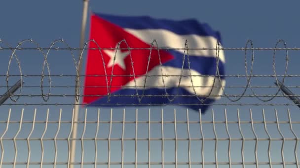 Suddig viftande flagga Kuba bakom taggtrådsstängsel. Loopable 3d-animering — Stockvideo