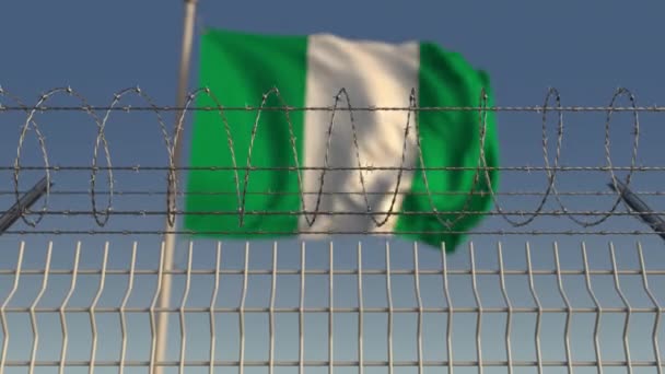 Intreepupil wapperende vlag van Nigeria achter prikkeldraad hek. Loopbare 3d animatie — Stockvideo
