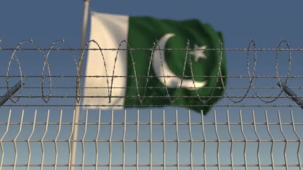 Rozostřeného vlající vlajka Pákistánu za ostnatým drátem. Loopable 3d animace — Stock video