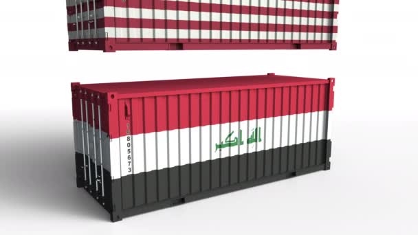 Container met de vlag van de Verenigde Staten breekt cargo container met vlag van Irak. Handelsoorlog of economische conflict gerelateerde conceptuele animatie — Stockvideo