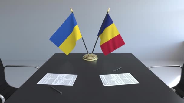 ウクライナとルーマニアとテーブルの上の論文のフラグです。交渉と国際協定に署名します。概念の 3 d アニメーション — ストック動画