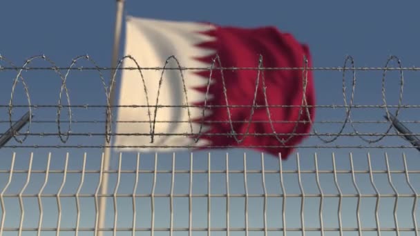 Wazig wapperende vlag van Qatar achter prikkeldraad hek. Loopbare 3d animatie — Stockvideo