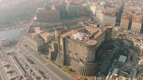 Аэросъемка замка Кастель-Нуово в Неаполе, Италия — стоковое фото