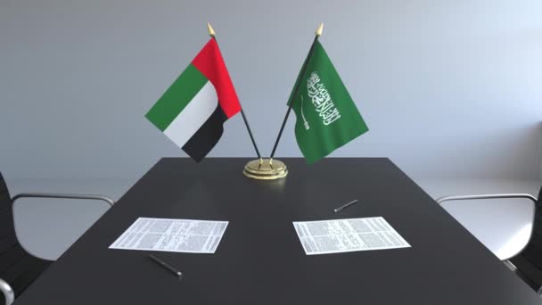 Drapeaux des Émirats arabes unis et d'Arabie saoudite et papiers sur la table. Négociations et signature d'un accord international. Animation 3D conceptuelle — Video
