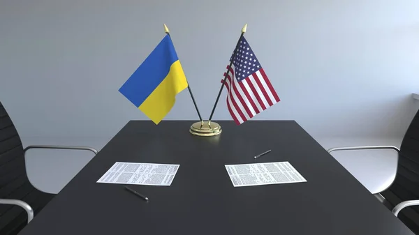 Флаги Украины и США и бумаги на столе. Переговоры и подписание международного соглашения. Концептуальная 3D рендеринг — стоковое фото