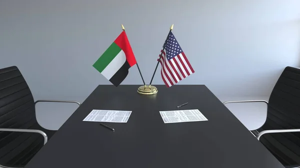Флаги Объединенных Арабских Эмиратов и Соединенных Штатов и бумаги на столе. Переговоры и подписание международного соглашения. Концептуальная 3D рендеринг — стоковое фото