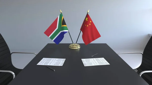 Bandeiras da África do Sul e da China e papéis na mesa. Negociações e assinatura de um acordo internacional. Renderização 3D conceitual — Fotografia de Stock