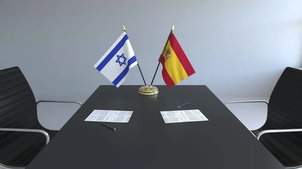 Bandiere di Israele e Spagna e documenti sul tavolo. Negoziati e firma di un accordo internazionale. Rendering 3D concettuale — Foto Stock