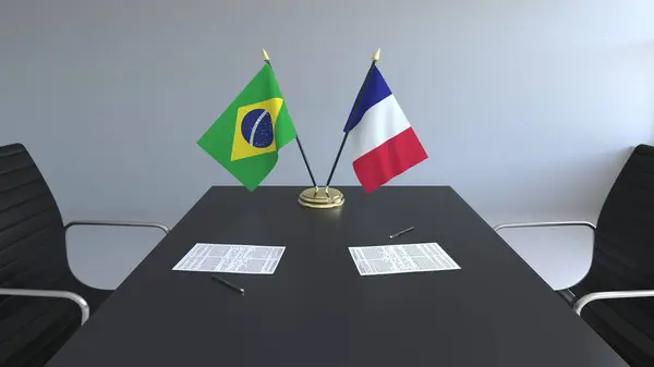 Флаги Бразилии и Франции и бумаги на столе. Переговоры и подписание международного соглашения. Концептуальная 3D рендеринг — стоковое фото