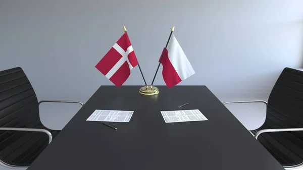 Drapeaux du Danemark et de la Pologne et documents sur la table. Négociations et signature d'un accord international. rendu 3D conceptuel — Photo