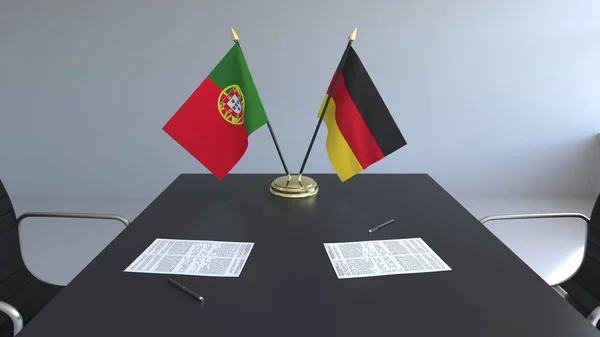 Drapeaux du Portugal et de l'Allemagne et papiers sur la table. Négociations et signature d'un accord international. rendu 3D conceptuel — Photo