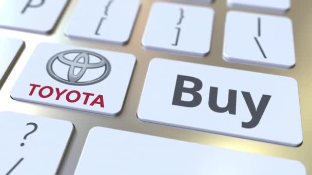 Toyota logosu ile bilgisayar klavyesi ve anahtarlar üzerinde metin satın alın. Editoryal animasyon — Stok video