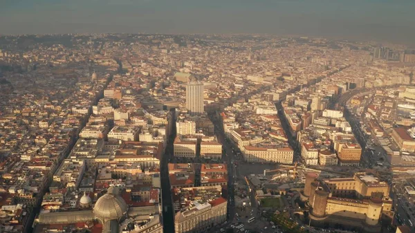Foto aerea della città di Napoli, vista a nord da via Medina. Italia — Foto Stock