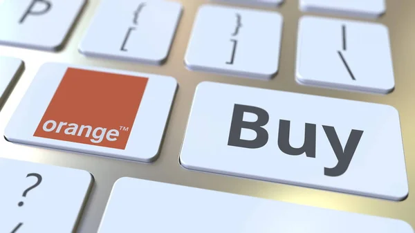Oranžový firemní logo a text Buy na klávesách klávesnice počítače, redakční koncepční 3d vykreslování — Stock fotografie