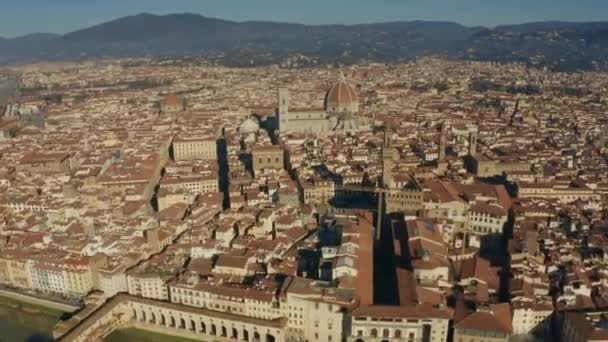 Aerial upprättande skott av staden Florens. Santa Maria del Fiore-katedralen, Italien — Stockvideo