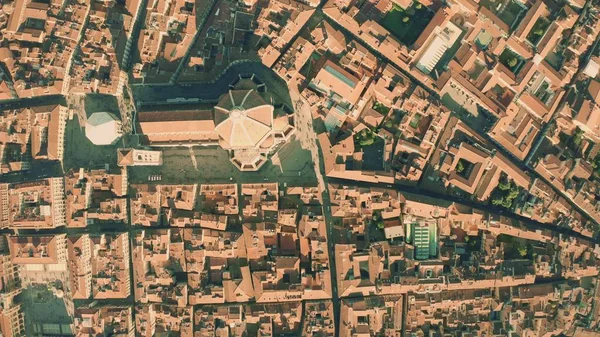 Légi felülről-lefelé nézet katedrálisra vagy a székesegyház di Santa Maria del Fiore, tornyával, Firenze, Olaszország — Stock Fotó