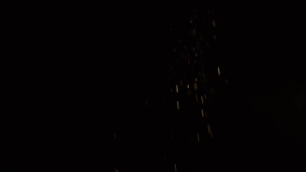 暗い背景に注ぐスパイスのスローモーション撮影 — ストック動画