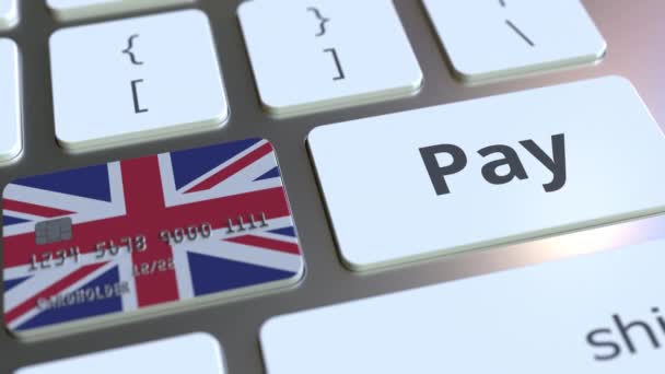 Bank kártya felvázoló az Egyesült Királyság lobogója, mint egy kulcs-ra egy számítógép billentyűzet. Brit online fizetési fogalmi animáció — Stock videók