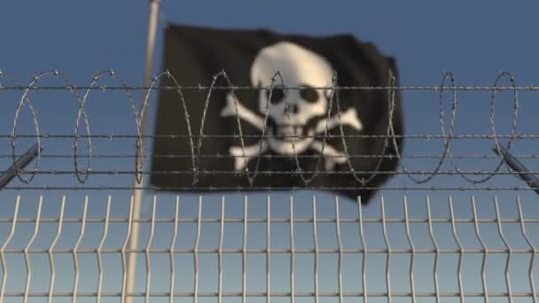 Ostnatým drátem proti rozostření vlající vlajka Jolly Roger černý pirát. Loopable 3d animace — Stock video