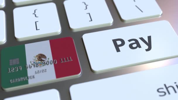 Tarjeta bancaria con la bandera de México como una tecla en un teclado de computadora. Animación conceptual de pago online mexicana — Vídeo de stock