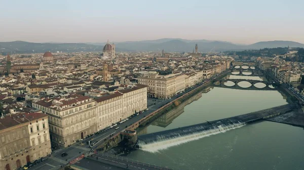 夜には、イタリアのフィレンツェの街並みの空撮 — ストック写真