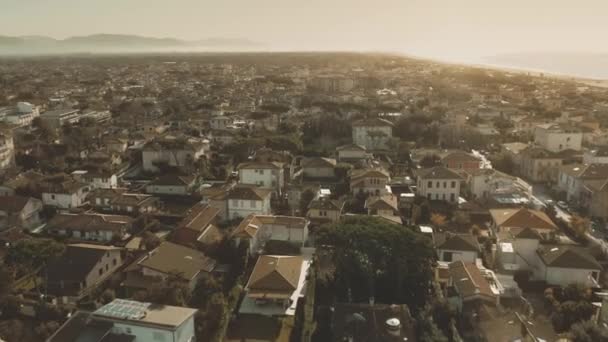 フォルテ ・ デイ ・ マルミの低高度空撮。イタリア トスカーナ — ストック動画