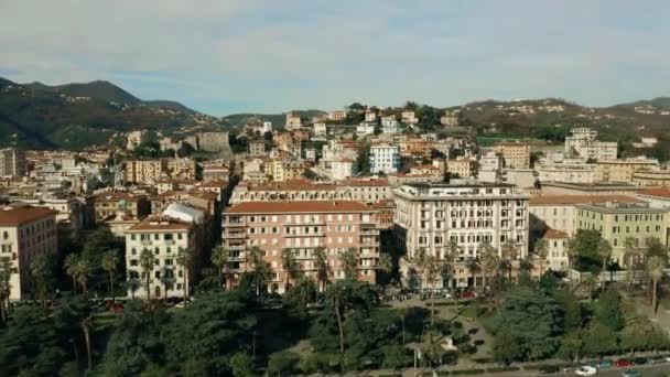 Вид с воздуха на город Специя, Италия — стоковое видео