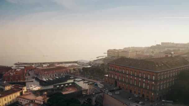 Flygfoto över segelbåtar på marina i Neapel, Italien — Stockvideo