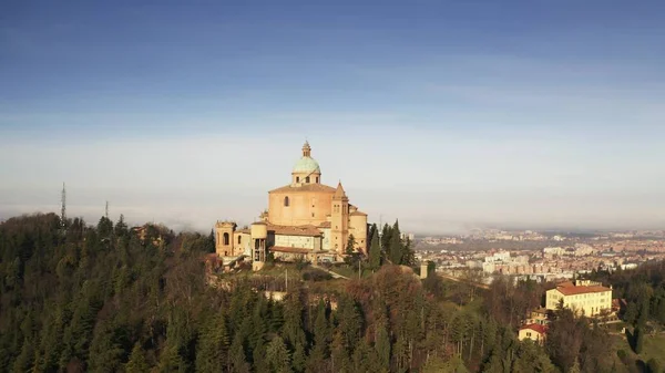 Fotografia aérea do Santuário da Basílica Madonna di San Luca em Bolonha, Itália — Fotografia de Stock